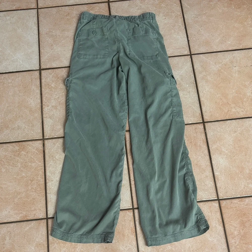 Womens Green Cargo Pants - Casual Utility Style